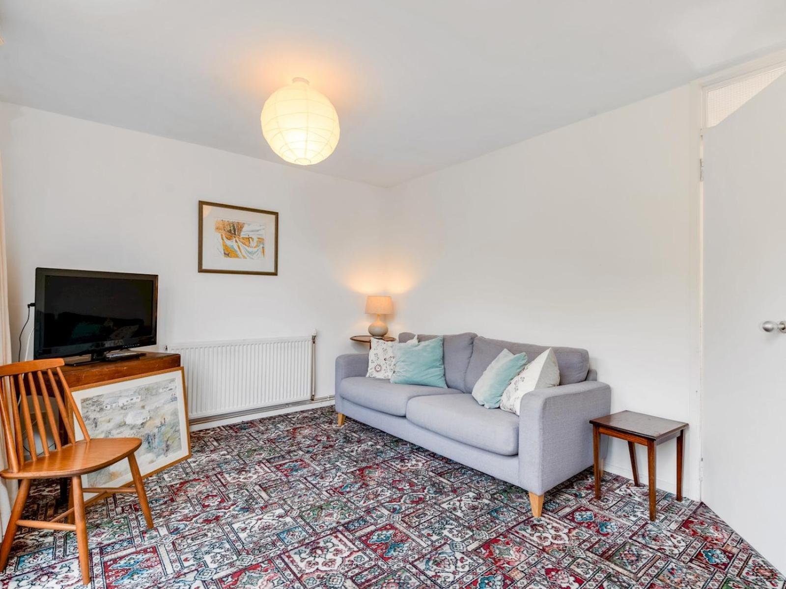 Apartment 1 Bedroom Flat With Balcony - Pass The Keys Edinburgh